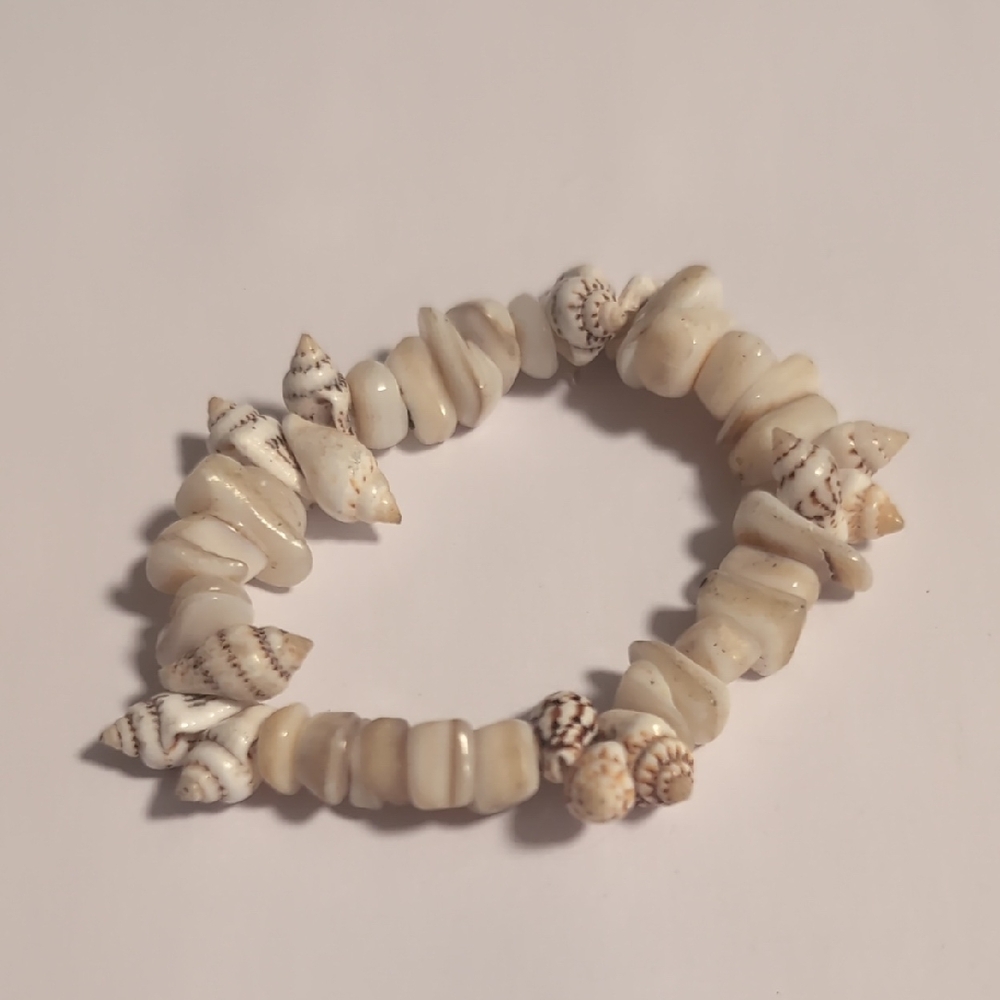 Cream‎ and Tan Seashell Bracelet Beach-Inspired Jewelry